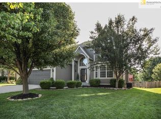 9721 Prairie Creek Rd, Lenexa, KS 66220