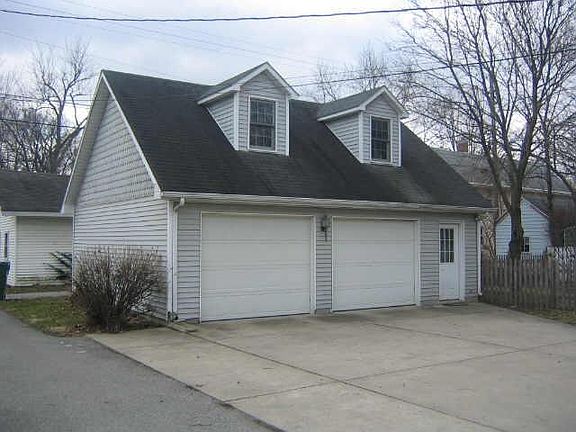3rd image of 1537 E Clinton St