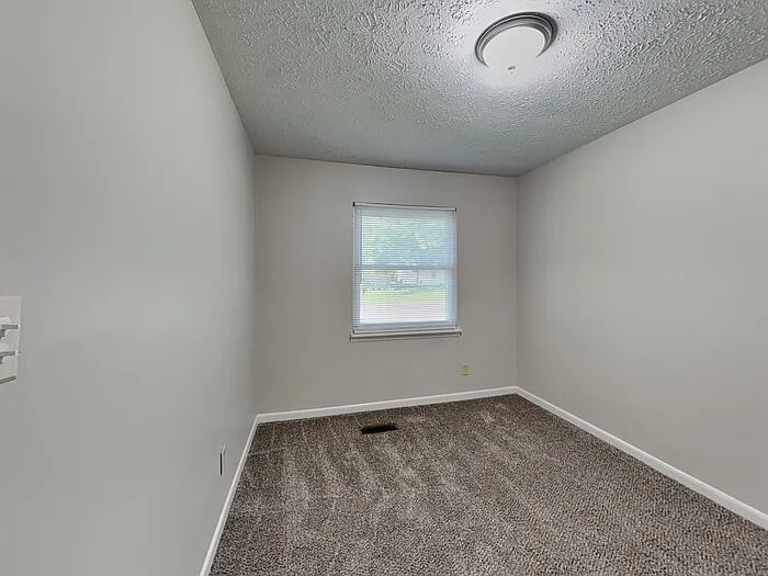 1502 Elizabeth Dr — Photo 9