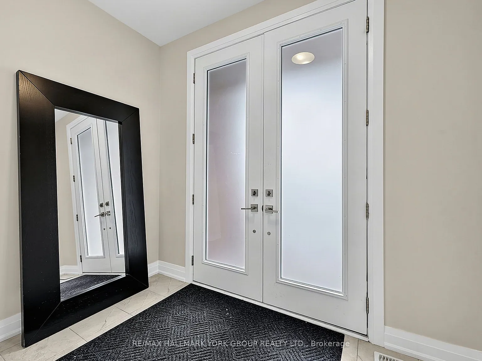 4 bed, $3,650 — Photo 2