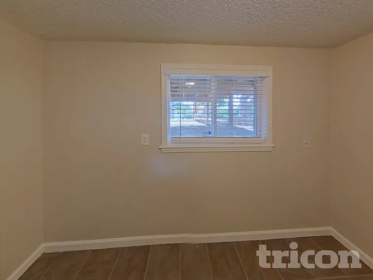 6910 Fielding Cir — Photo 8