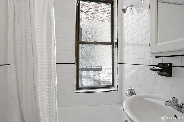 Rented by Oxford Property Group | media 9