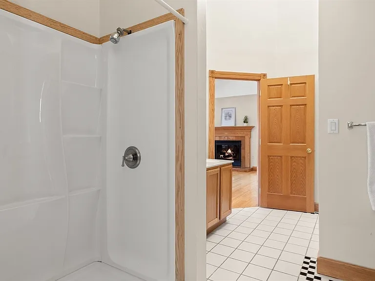 25 Pleasant St — Photo 32