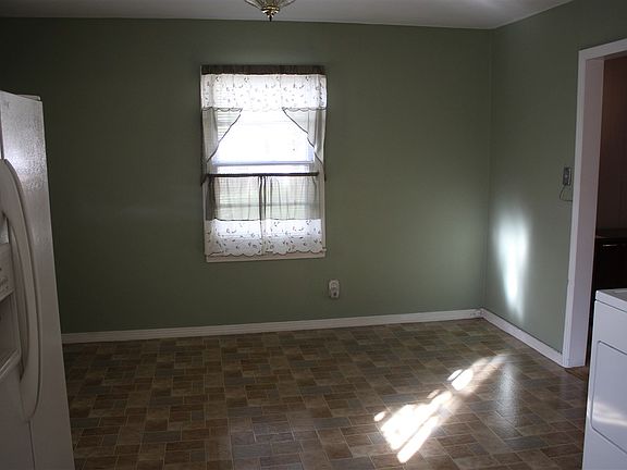 4th image of 235 Avenue D