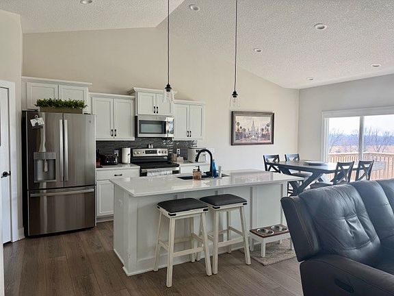 3rd image of 3012 Crest View Cir