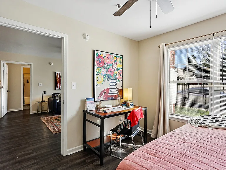25-web-or-mls-University Ave-S2210-025