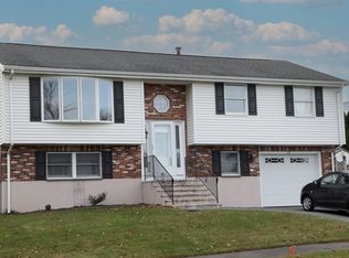 27 Louis Rd, Peabody, MA 01960