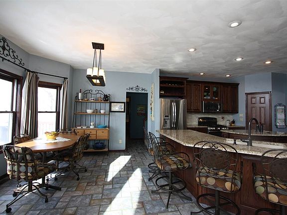 4th image of 24 Wildwood Ln