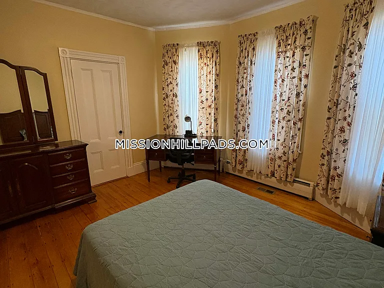 123 Hillside St #1 — Photo 5