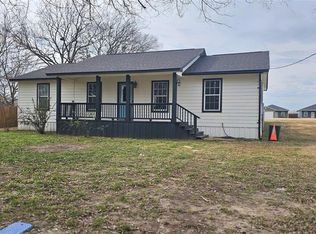 309 N Main St, Trenton, TX 75490