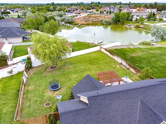 3rd image of 920 Camas Pl