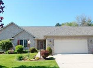 401 Woodfield Dr, Green Bay, WI 54313
