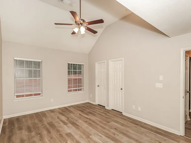 4423 Ravenwood Dr — Photo 12