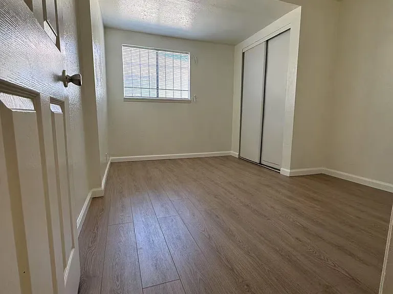 2127 45th Ave #1 — Photo 3
