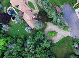 1866 Christenbury Ct, Rochester Hills, MI 48306