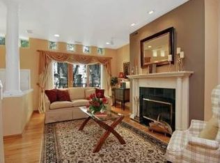 930 N Clark St UNIT D, Chicago, IL 60610