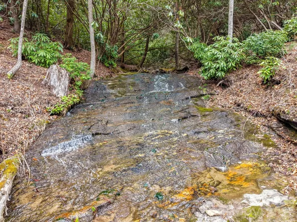 580 Robinson Creek Rd, Glenville, NC 28736