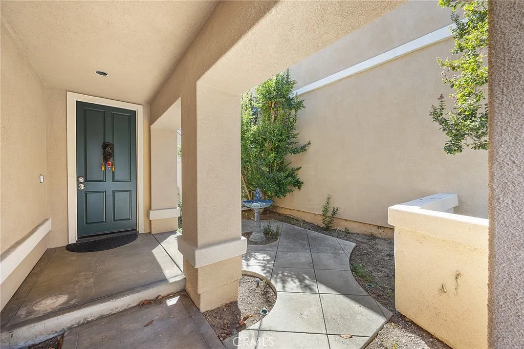 3 bed, 2.5 bath, 1706 sqft, $4,800 — Photo 3