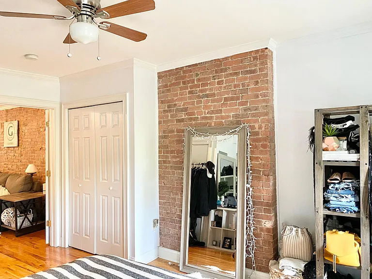204 6th St #4R — Photo 9