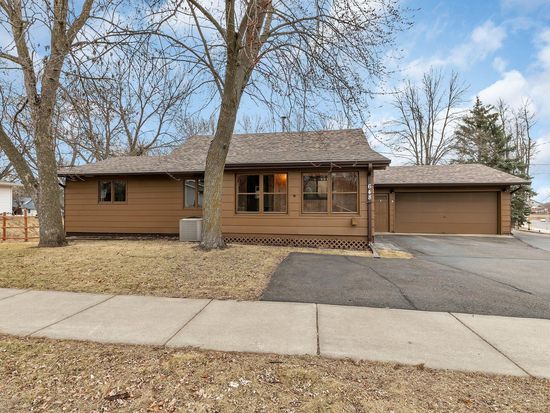 648 1st St S, Sauk Rapids, MN 56379