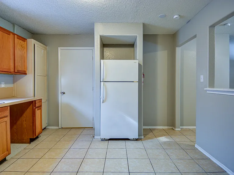 Las Violetas Apartments — Photo 12