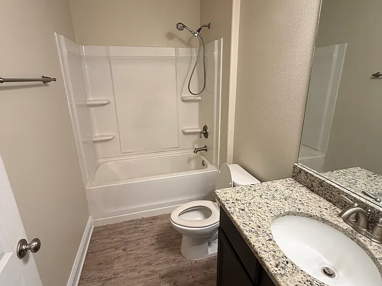 109 Clear Springs Cir — Photo 6