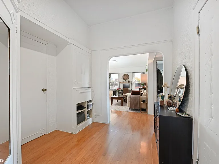 902 Park Ave #4 — Photo 6
