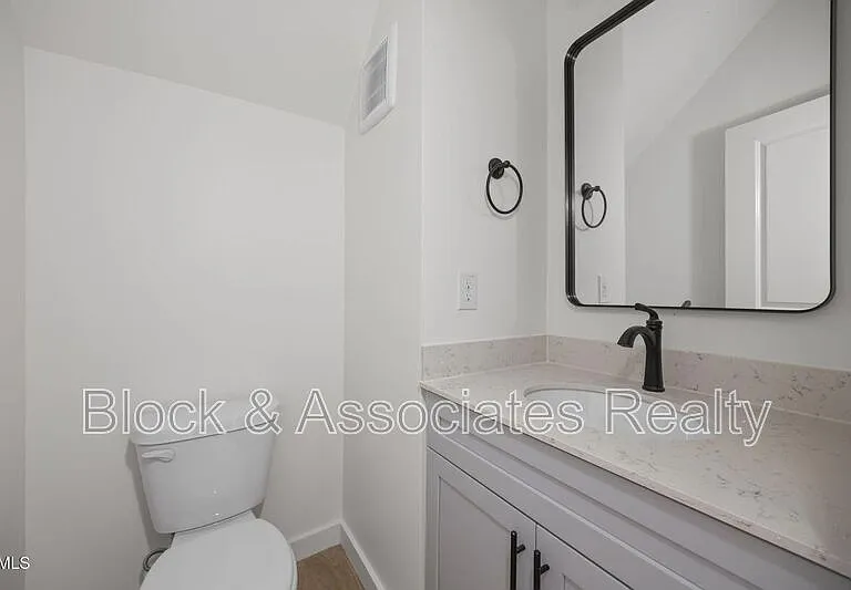 2811 Wilcox Pl #101 — Photo 28