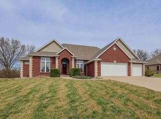 1232 Ryan Dr, Centralia, MO 65240