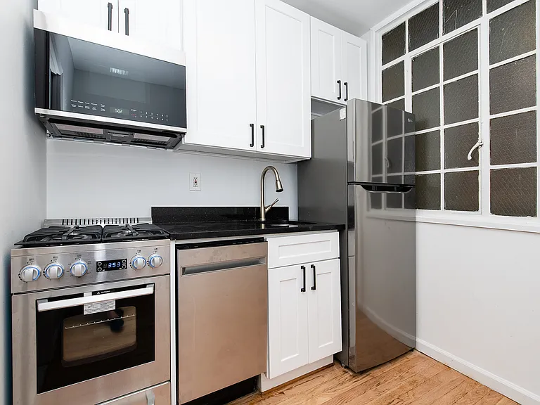 213 E 88th St #3FE — Photo 1