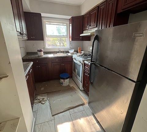 5th image of 198 Arlington Pl Floor 2
