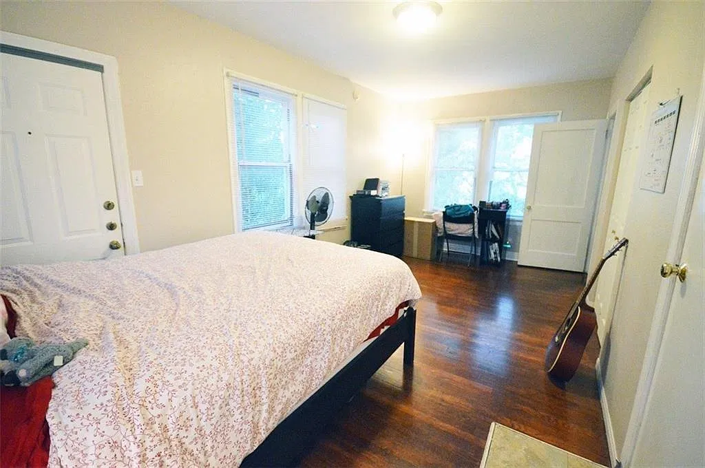 3 bed, 2.0 bath, 950 sqft, $2,700 — Photo 3