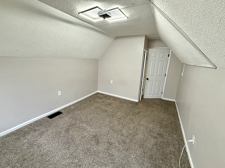 2023 Greenup St #3 — Photo 10