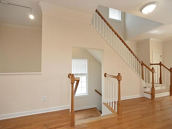 5th image of 335 Bridgegate Dr