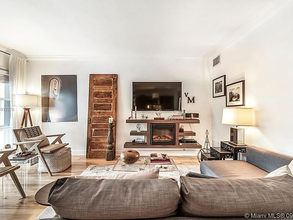 3rd image of 35 Edgewater Dr APT 207
