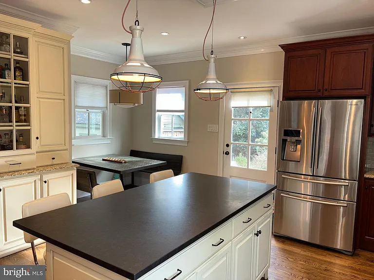 11 Chestnut St — Photo 21