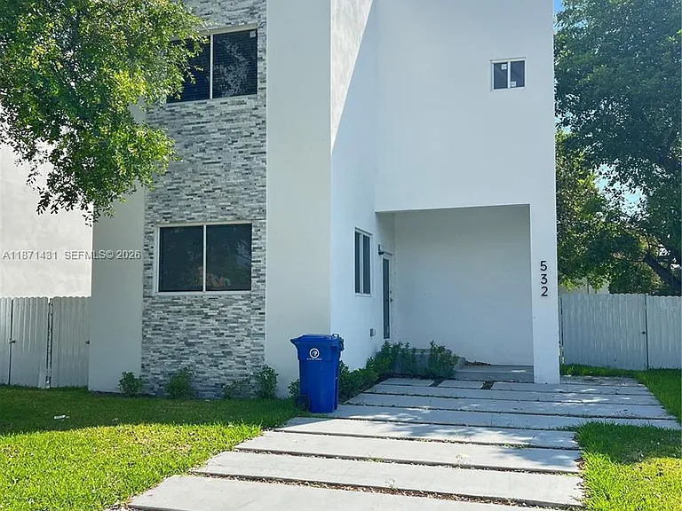 532 NW 17th Ave — Photo 1