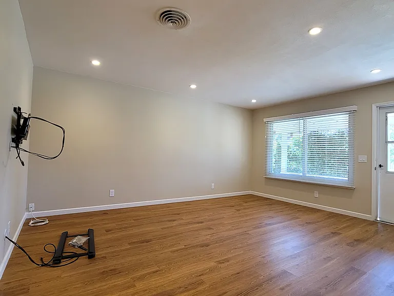 948 Leith Ave — Photo 13