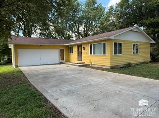 736 Franklin St, Clay Center, KS 67432