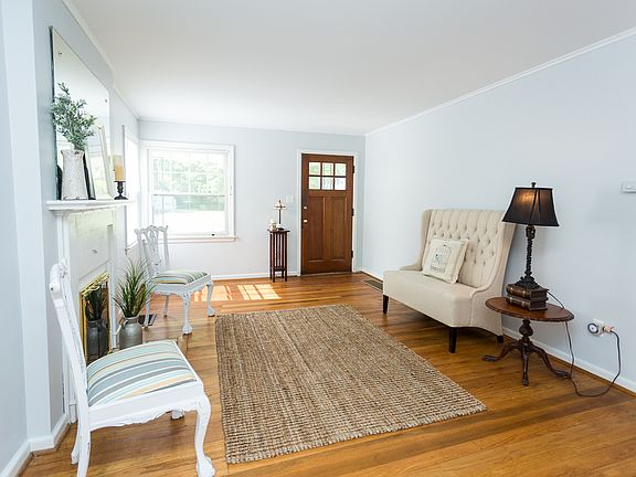 3rd image of 156 E Beechwold Blvd
