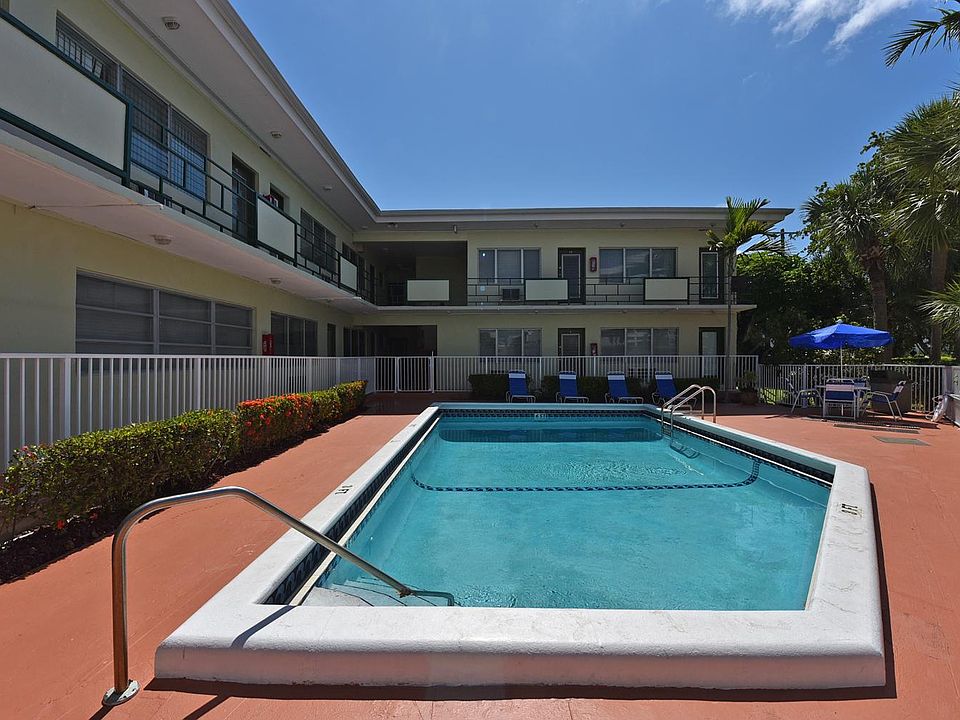 IN THE HEART OF BAY HARBOR ISLANDS