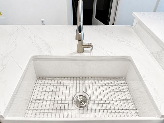 4th image of 1208 E Kennedy Blvd #617E