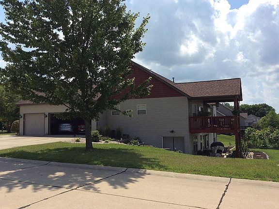 3rd image of 21 Oak Leaf Dr