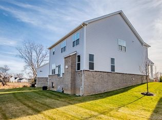 5556 Hobart Ct, West Bloomfield, MI 48322