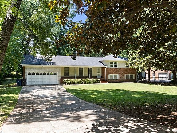 3rd image of 430 Flyntvalley Dr