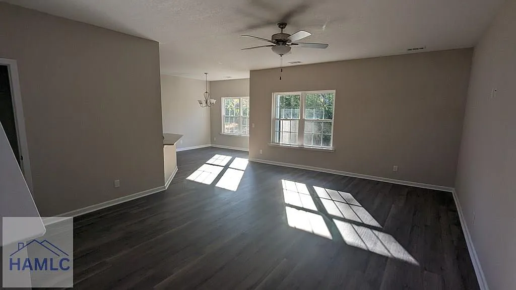 4 bed, 3.0 bath, 1984 sqft, $1,995 — Photo 3