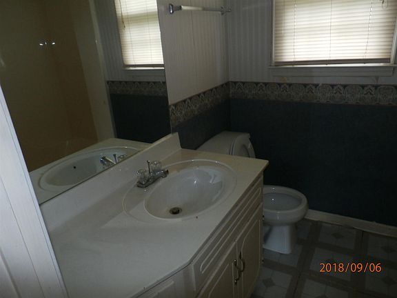 3rd image of 575 Danielle Dr
