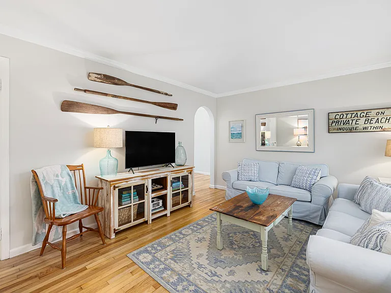 133 Carroll Ave — Photo 7