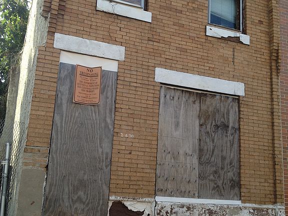 5th image of 2630 N Hollywood St