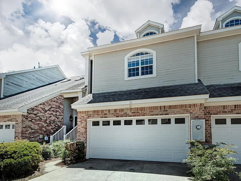 Charleston Cir — Photo 22